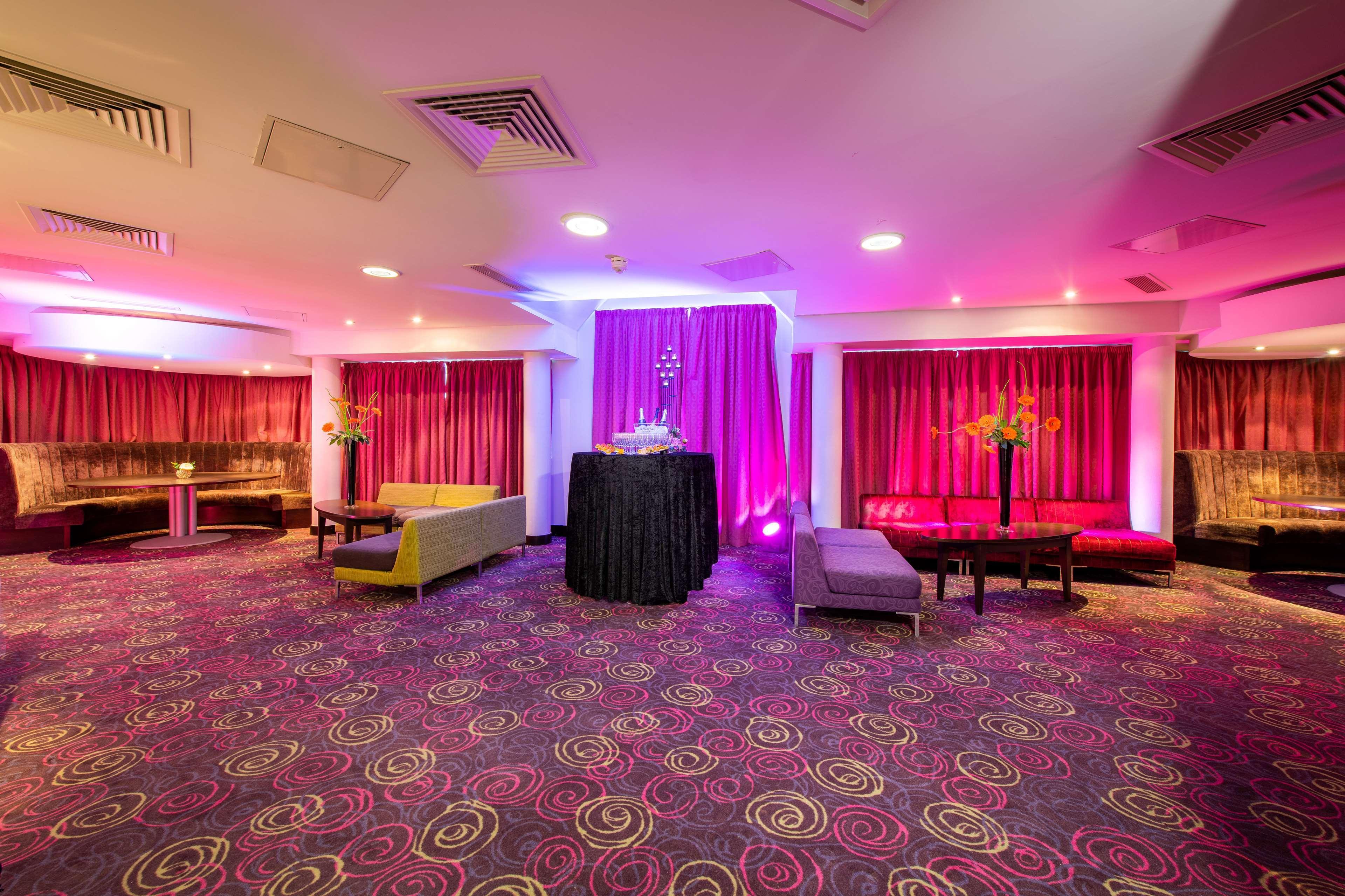 Hotel Doubletree By Hilton London Heathrow Airport Hounslow Exterior foto