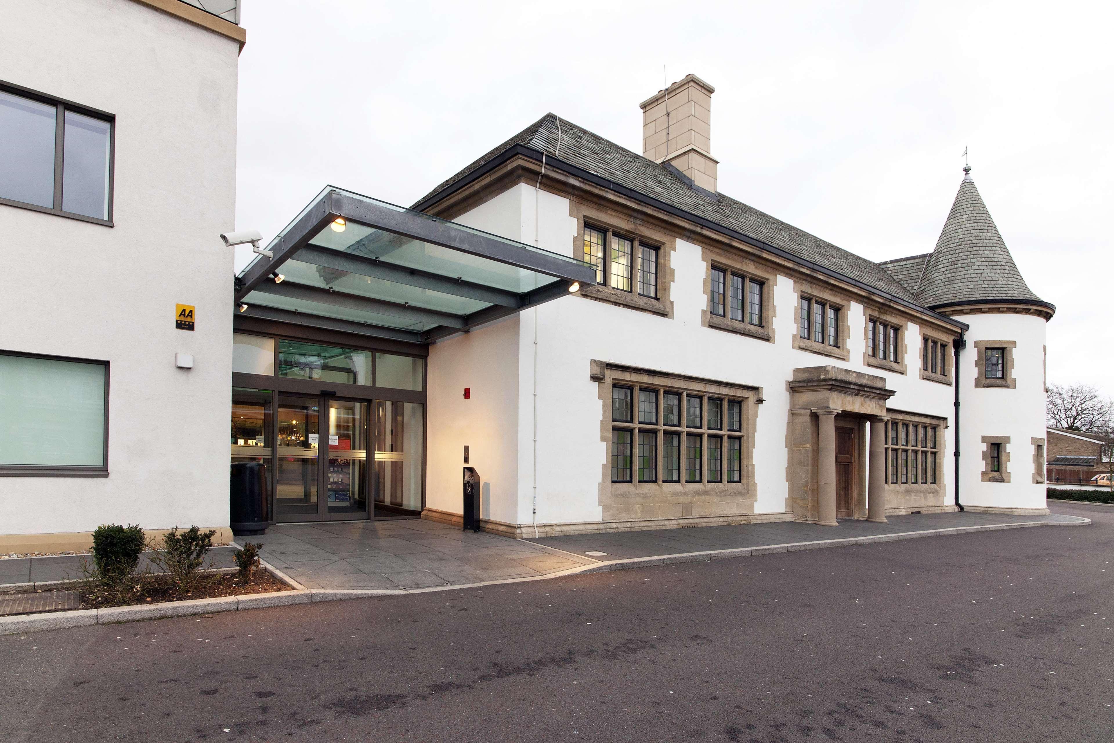 Hotel Doubletree By Hilton London Heathrow Airport Hounslow Exterior foto