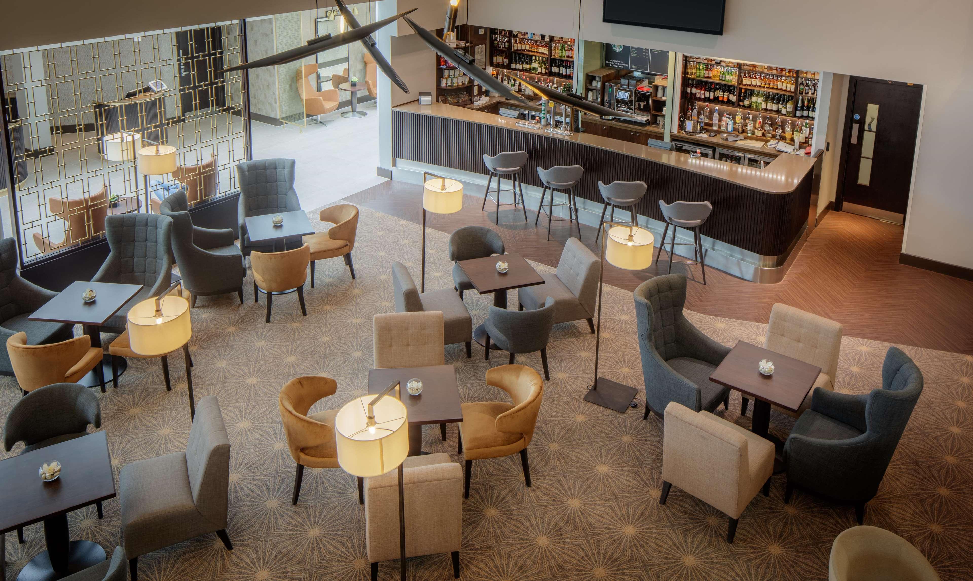 Hotel Doubletree By Hilton London Heathrow Airport Hounslow Exterior foto