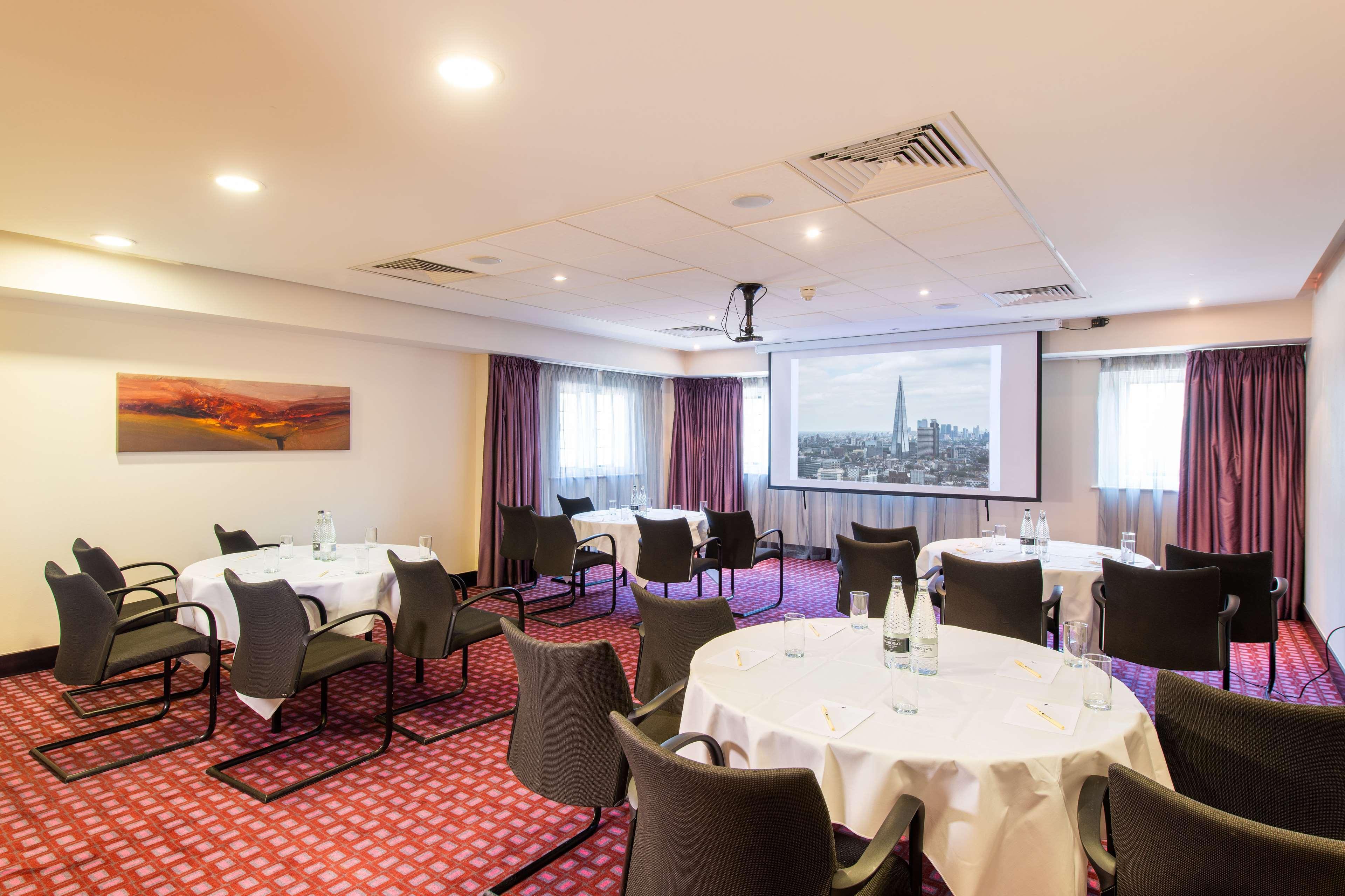 Hotel Doubletree By Hilton London Heathrow Airport Hounslow Exterior foto