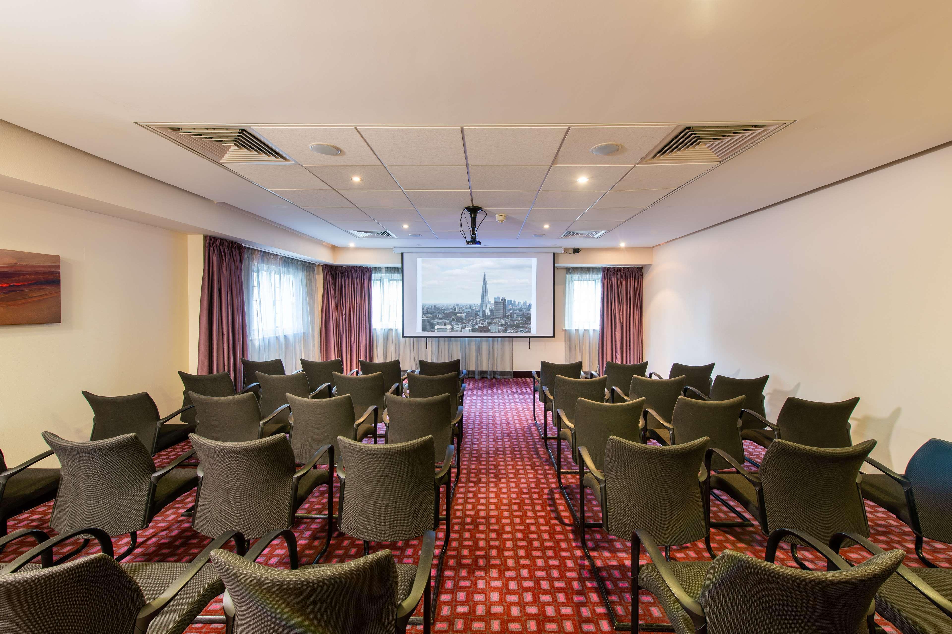 Hotel Doubletree By Hilton London Heathrow Airport Hounslow Exterior foto