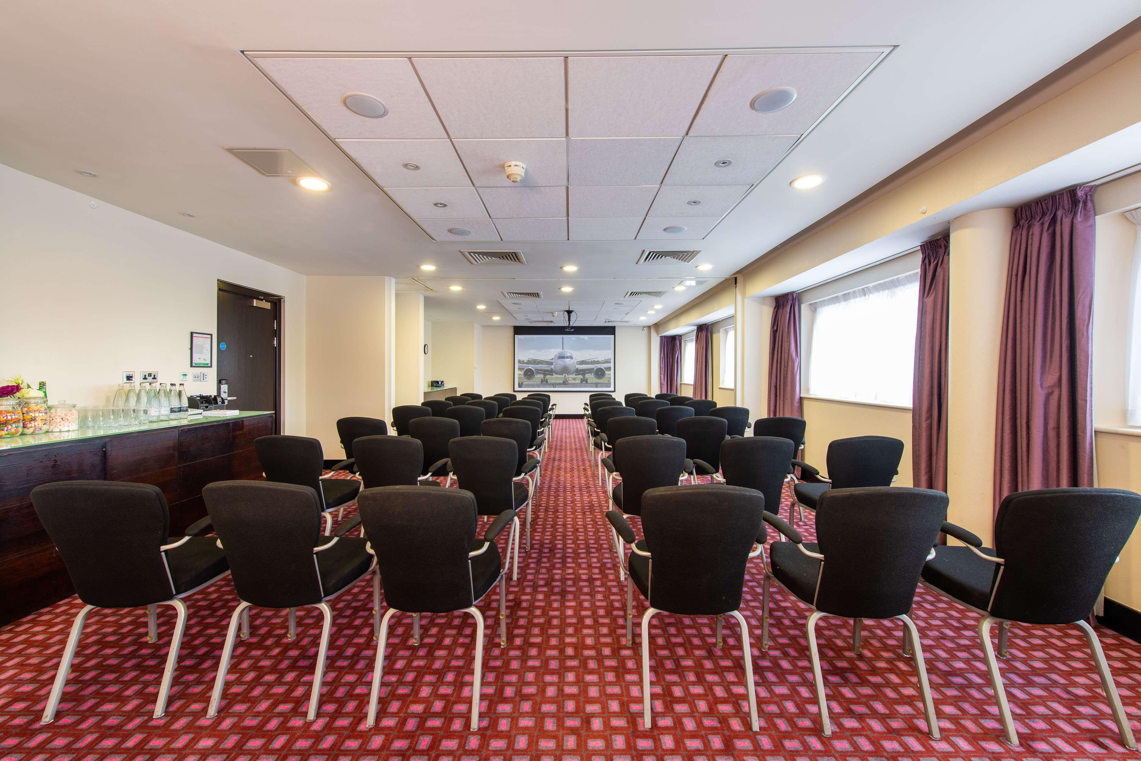 Hotel Doubletree By Hilton London Heathrow Airport Hounslow Exterior foto