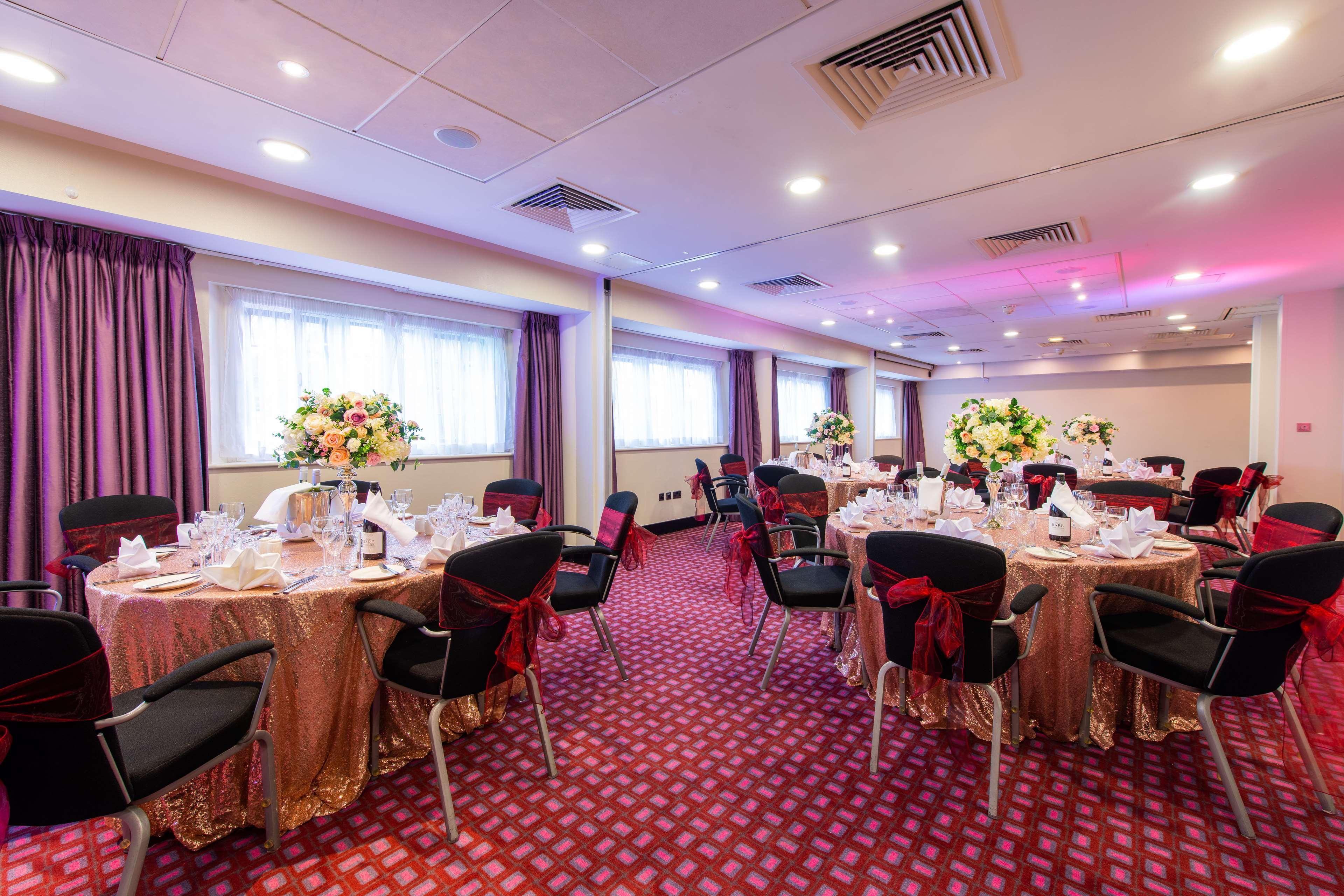Hotel Doubletree By Hilton London Heathrow Airport Hounslow Exterior foto