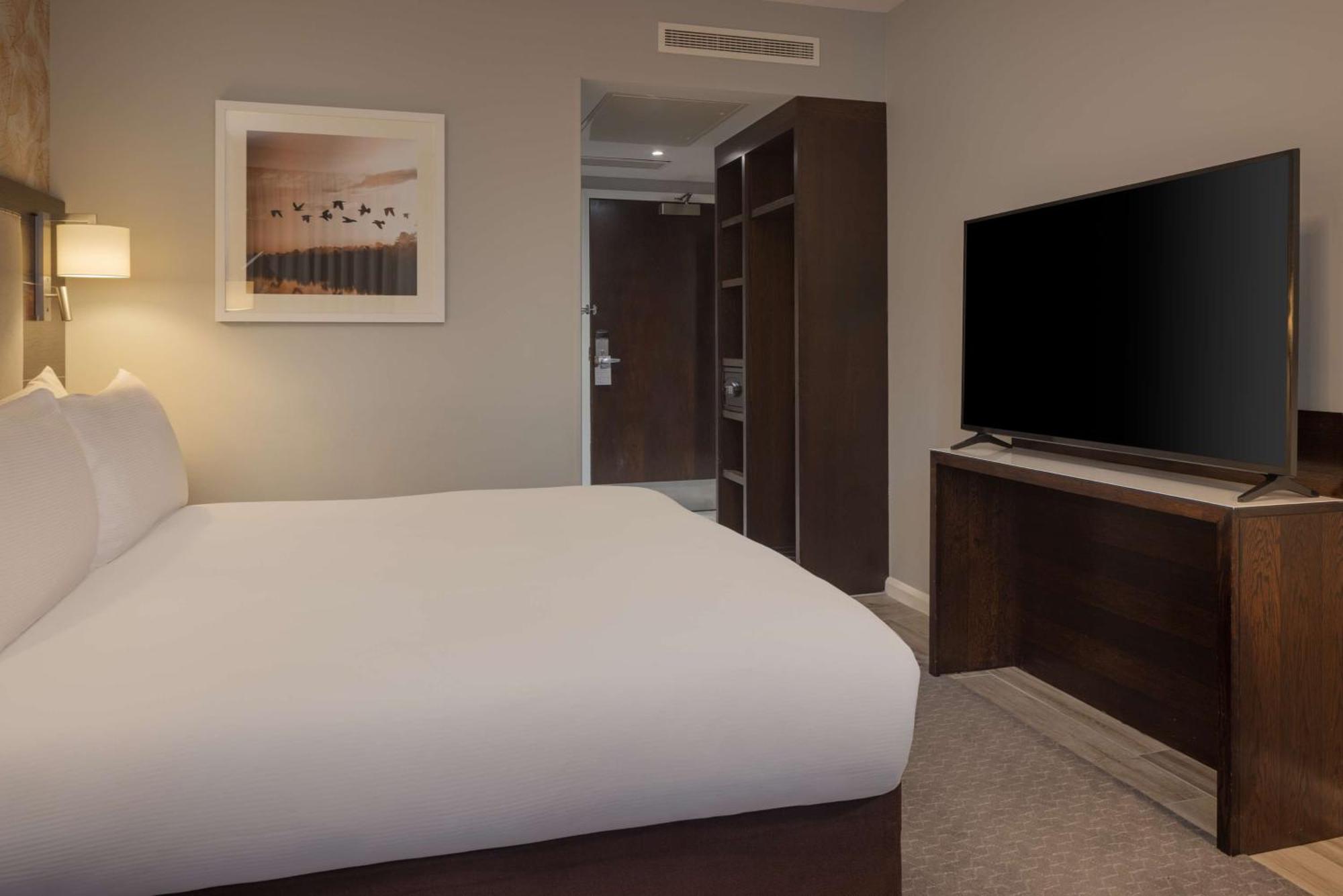 Hotel Doubletree By Hilton London Heathrow Airport Hounslow Exterior foto