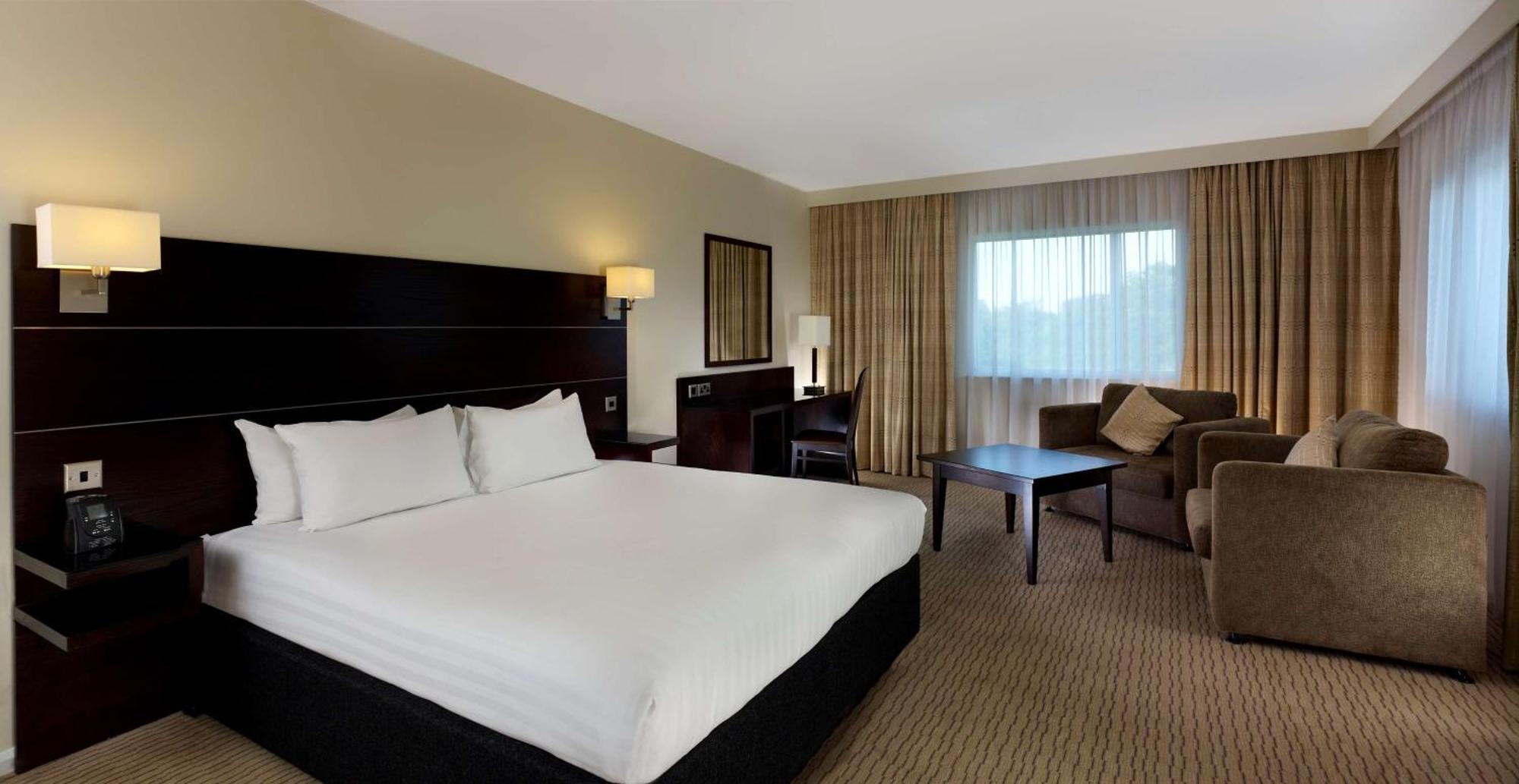 Hotel Doubletree By Hilton London Heathrow Airport Hounslow Exterior foto