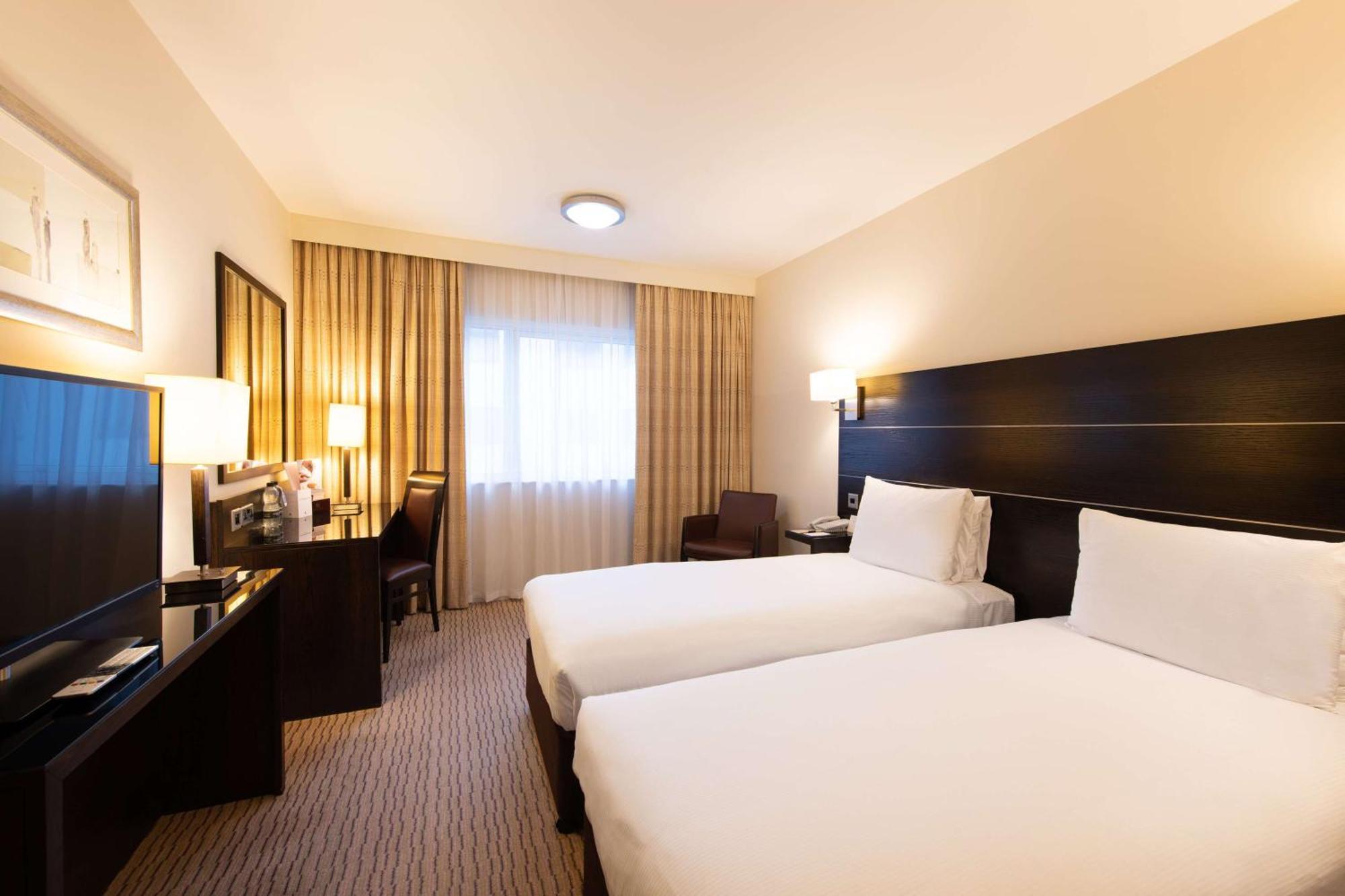 Hotel Doubletree By Hilton London Heathrow Airport Hounslow Exterior foto