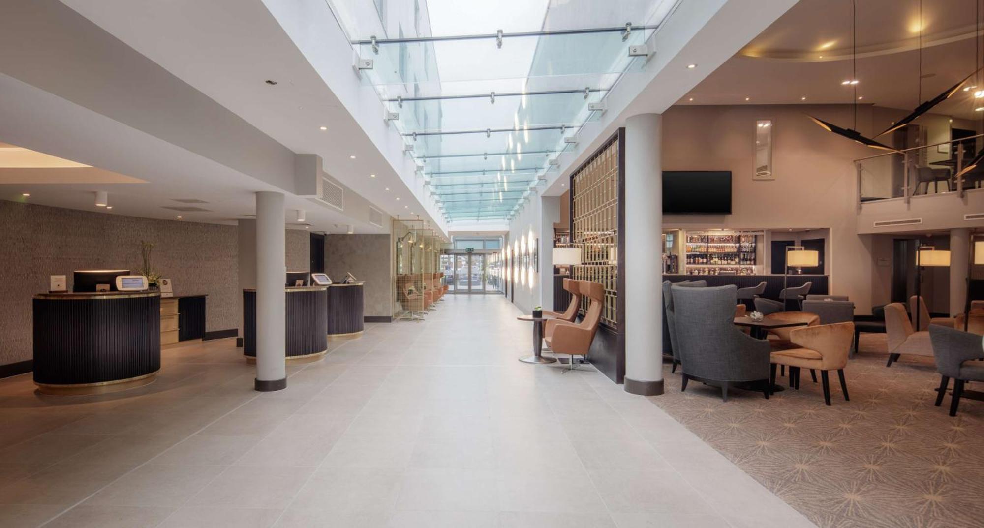 Hotel Doubletree By Hilton London Heathrow Airport Hounslow Exterior foto