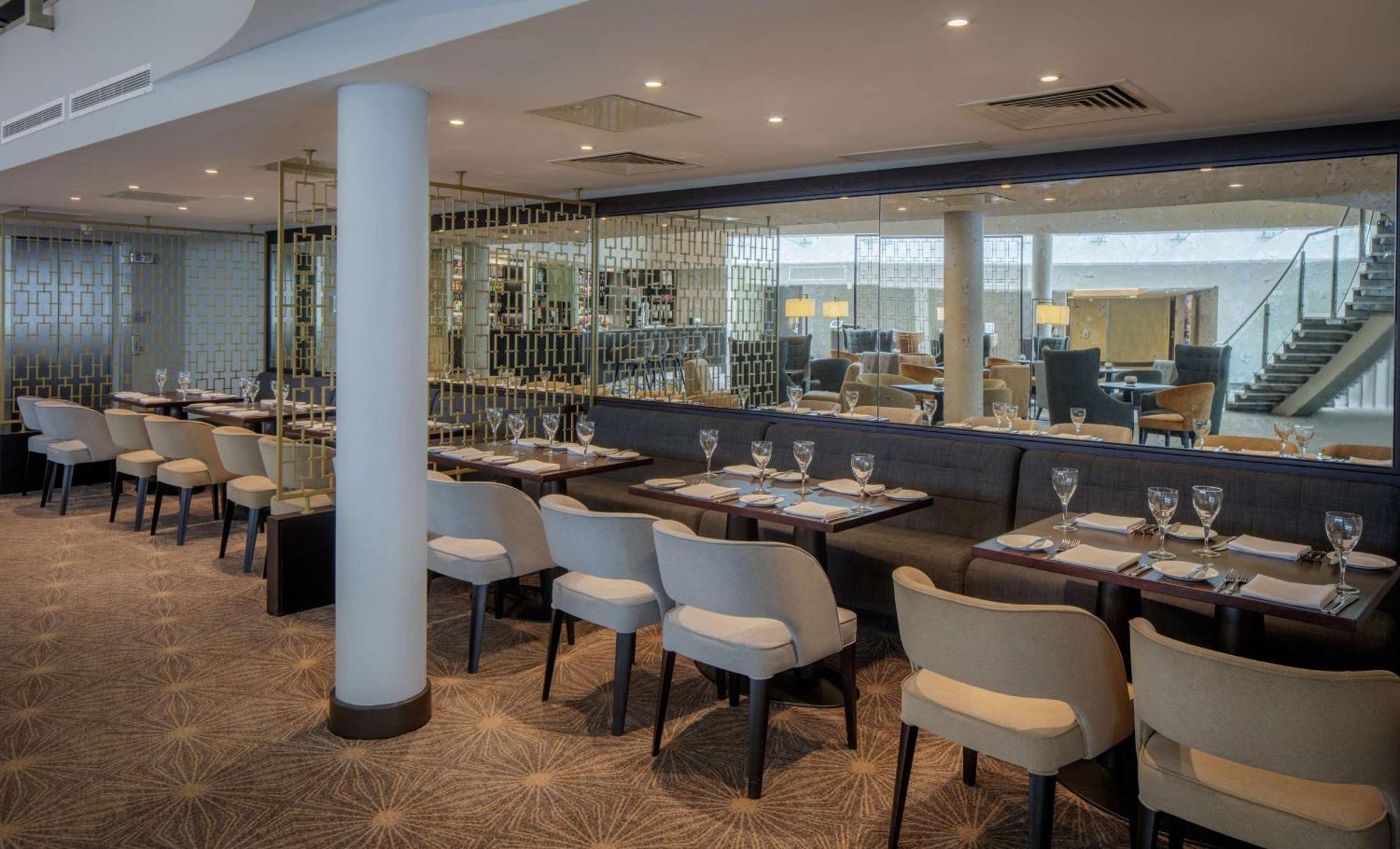 Hotel Doubletree By Hilton London Heathrow Airport Hounslow Exterior foto