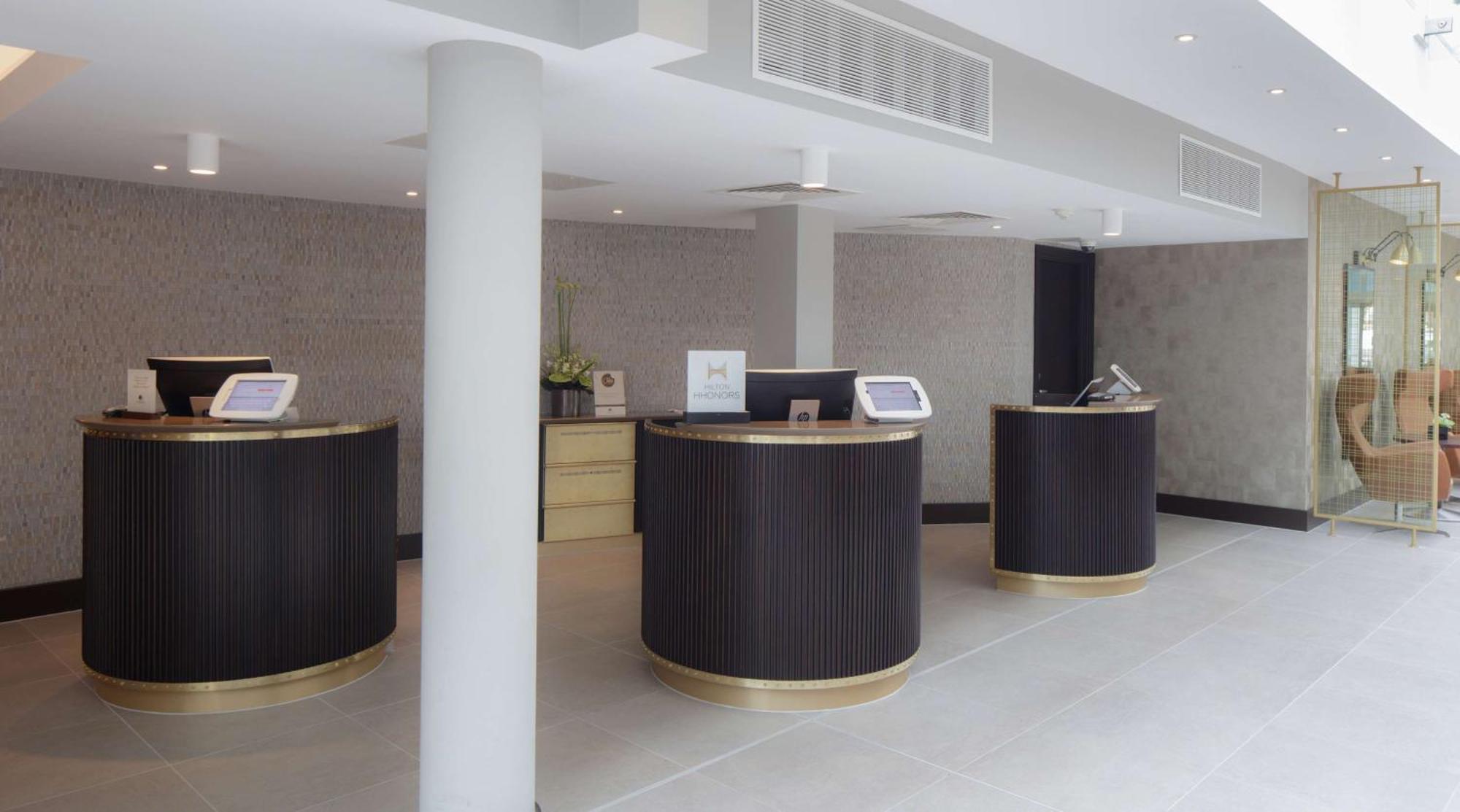 Hotel Doubletree By Hilton London Heathrow Airport Hounslow Exterior foto