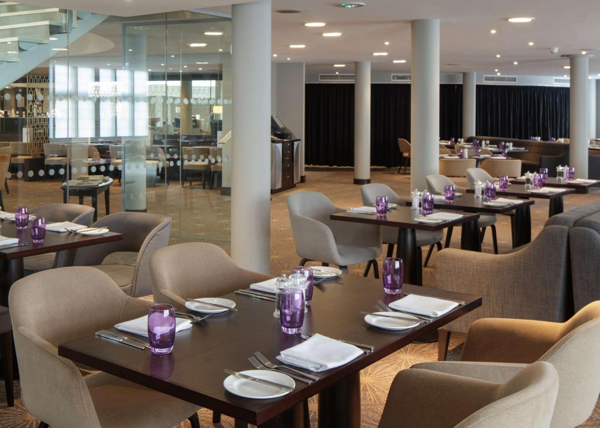 Hotel Doubletree By Hilton London Heathrow Airport Hounslow Exterior foto