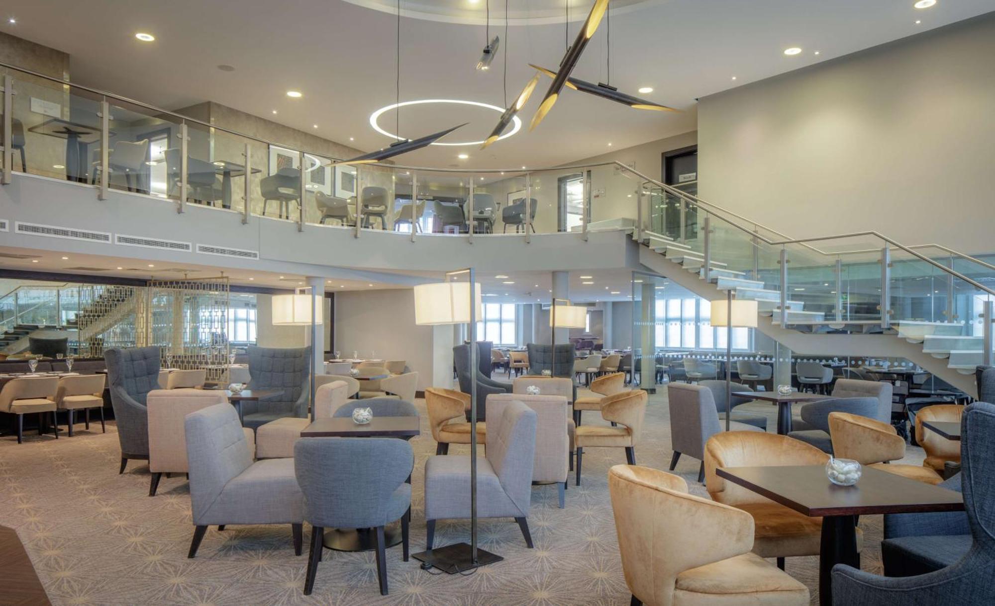 Hotel Doubletree By Hilton London Heathrow Airport Hounslow Exterior foto