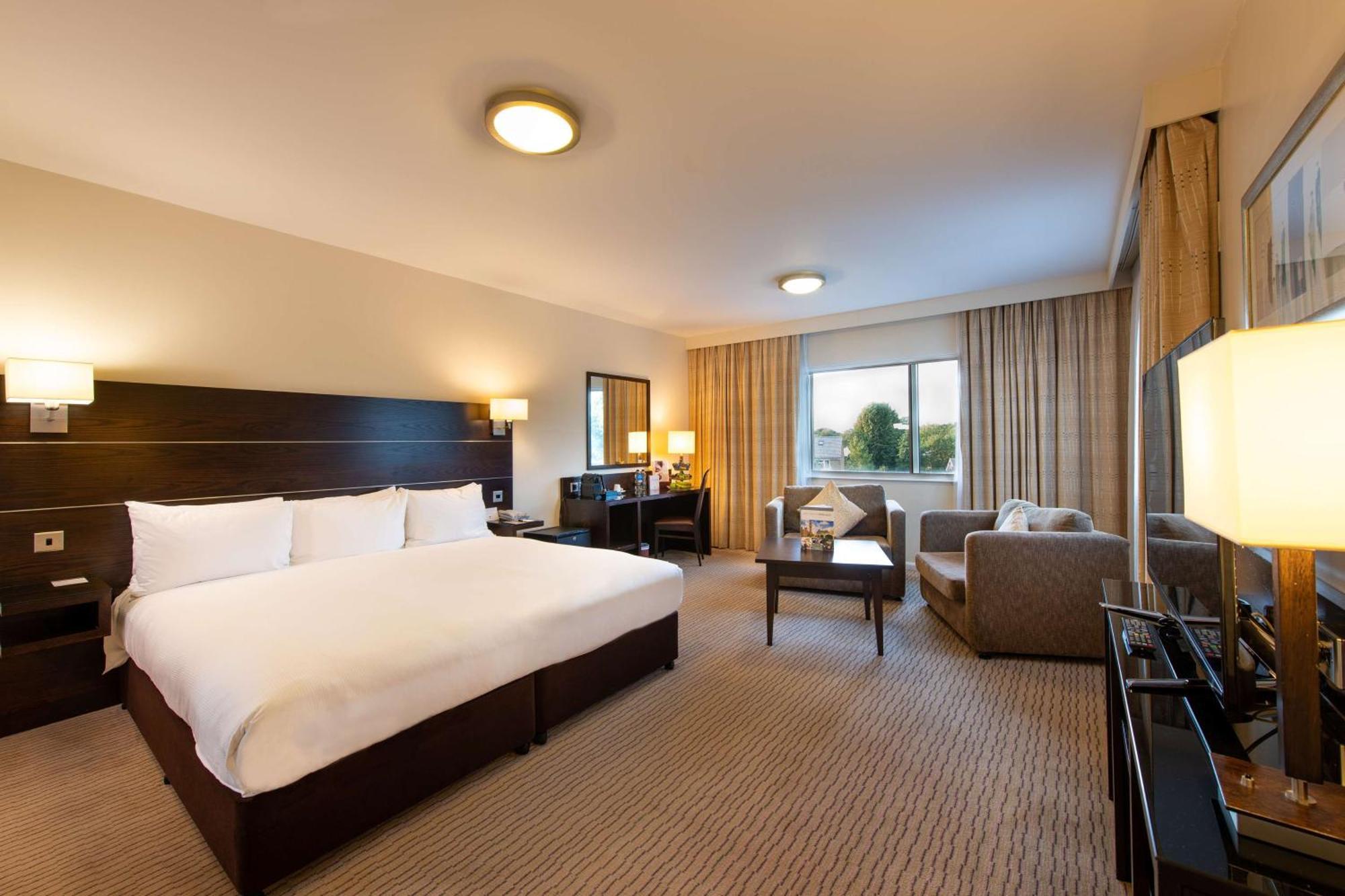 Hotel Doubletree By Hilton London Heathrow Airport Hounslow Exterior foto
