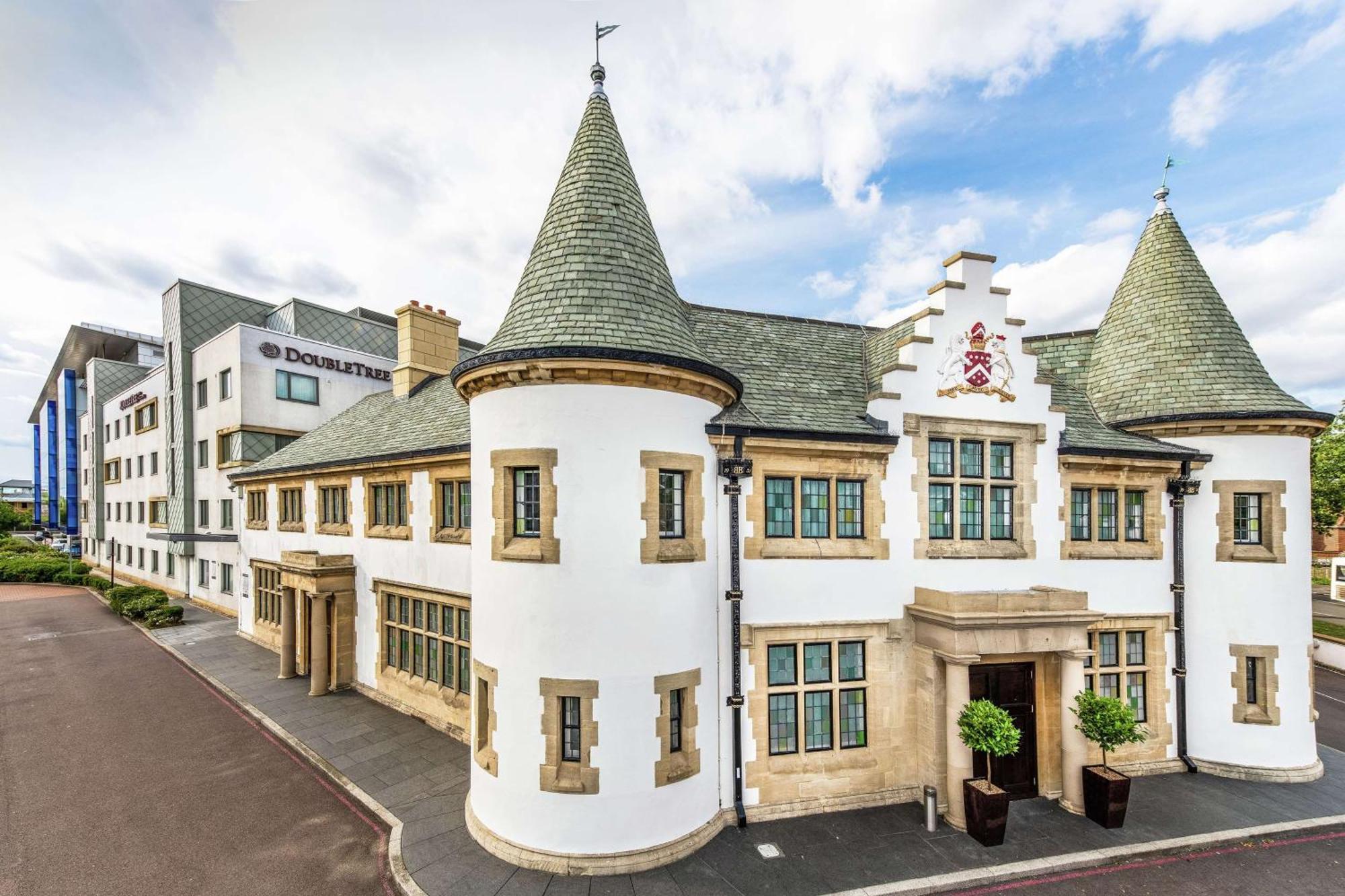 Hotel Doubletree By Hilton London Heathrow Airport Hounslow Exterior foto